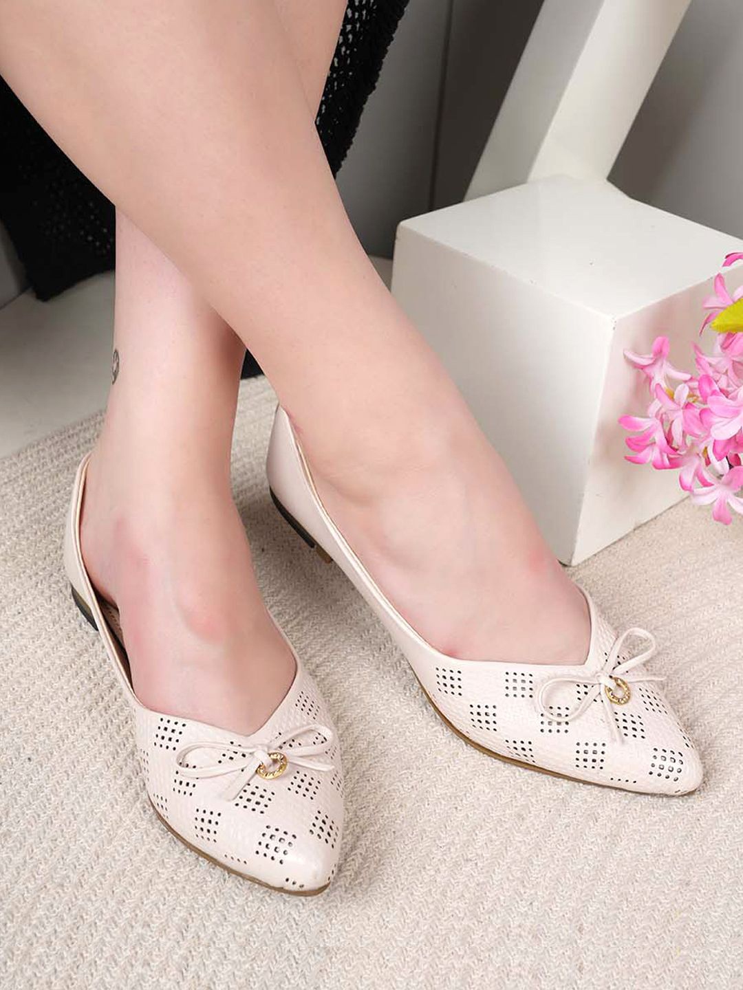 

DressBerry Women Printed Ballerinas, Cream