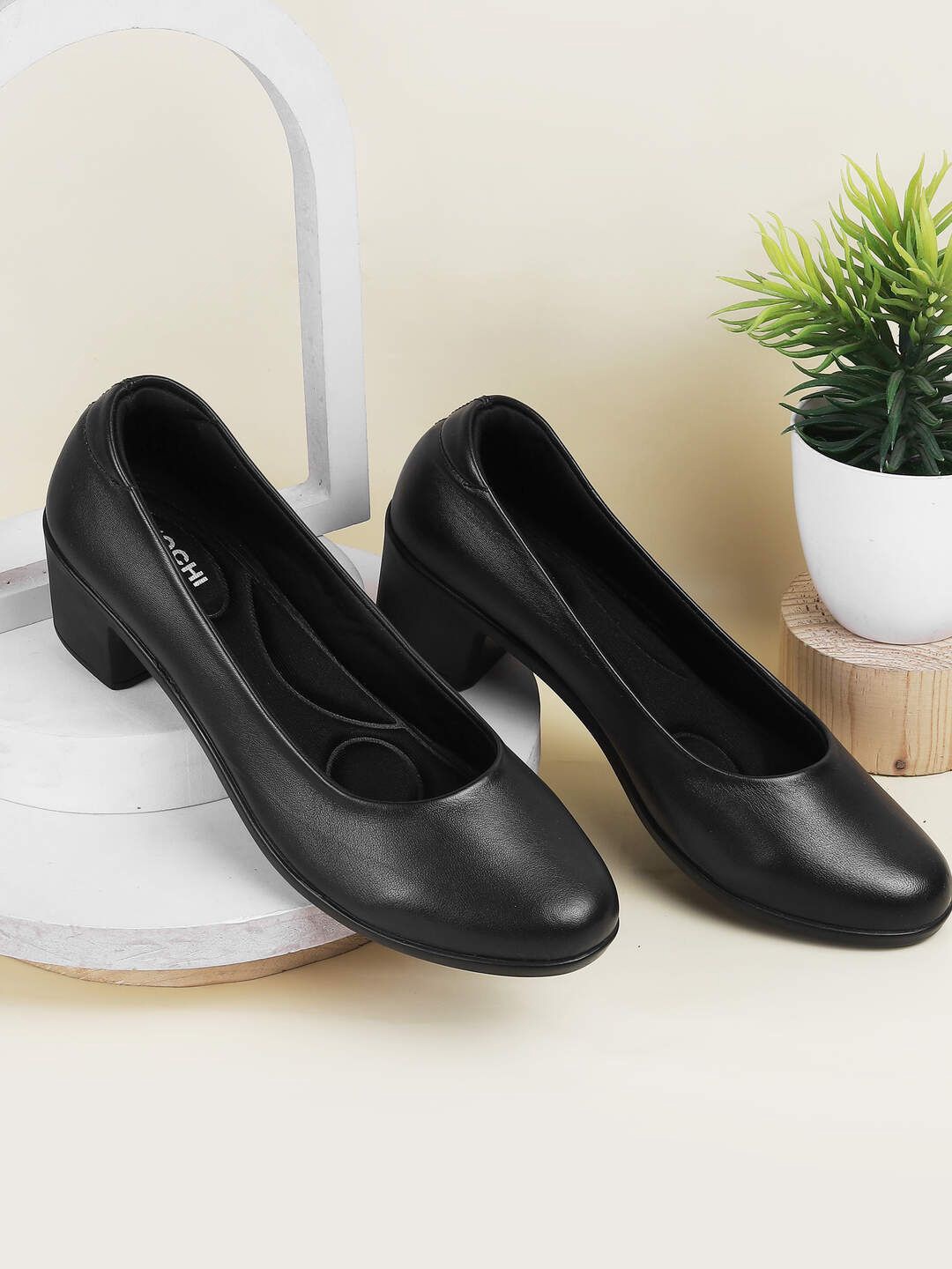 

Mochi Women Block Pumps, Black