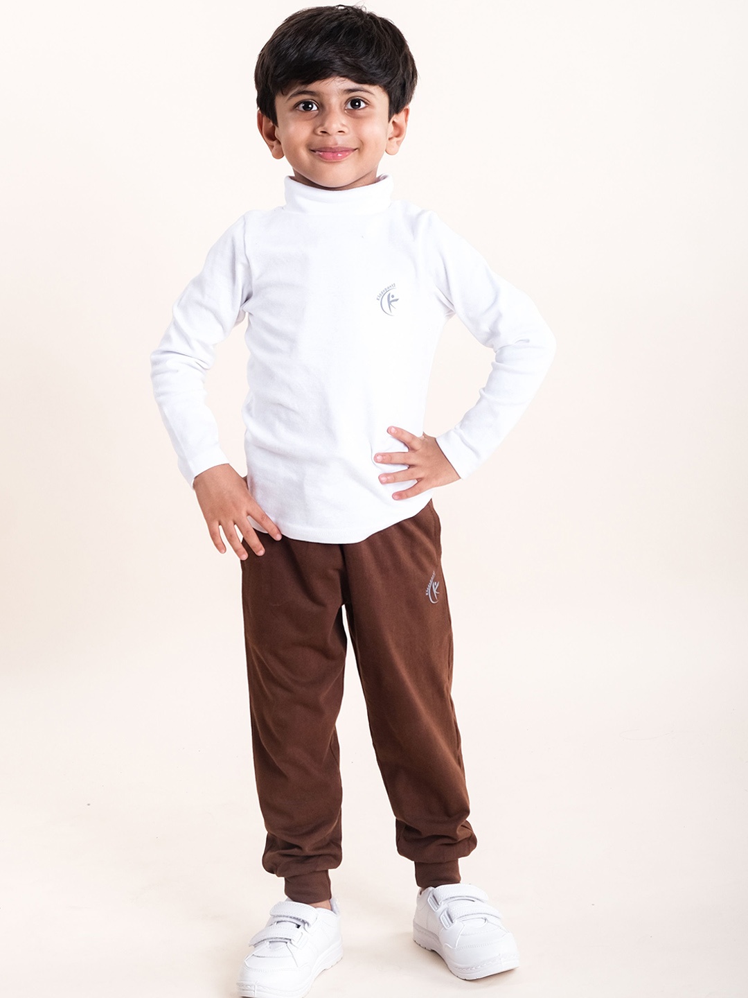 

KiddoPanti Boys Pure Cotton T-Shirt & Joggers, White