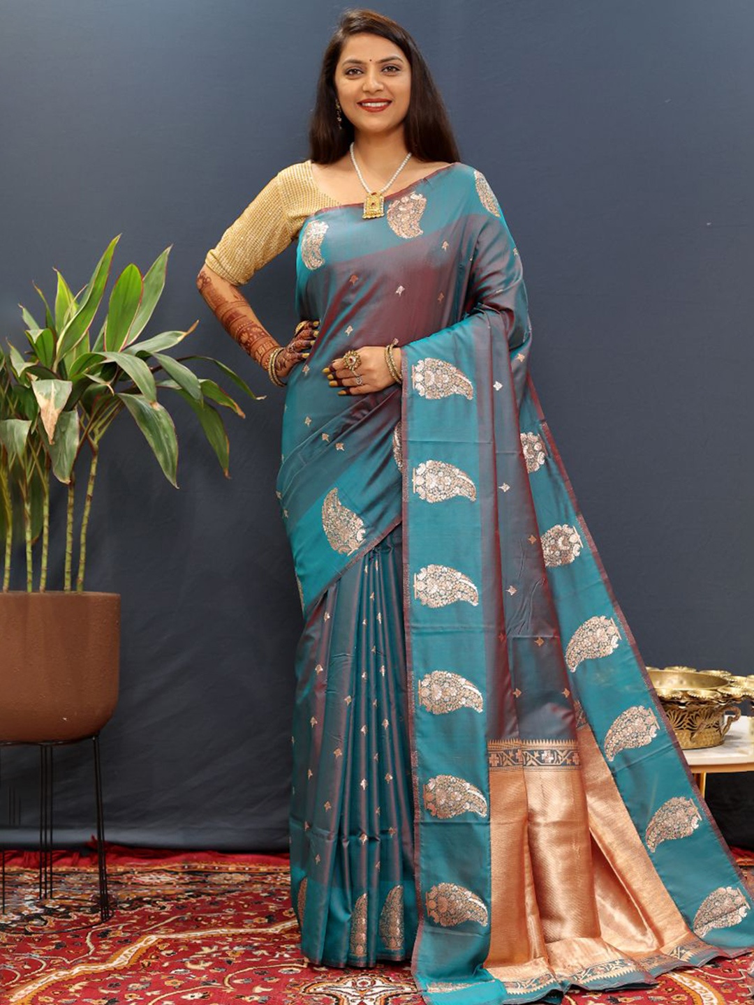 

Royal Rajgharana Saree Woven Design Zari Pure Silk Banarasi Sarees, Teal