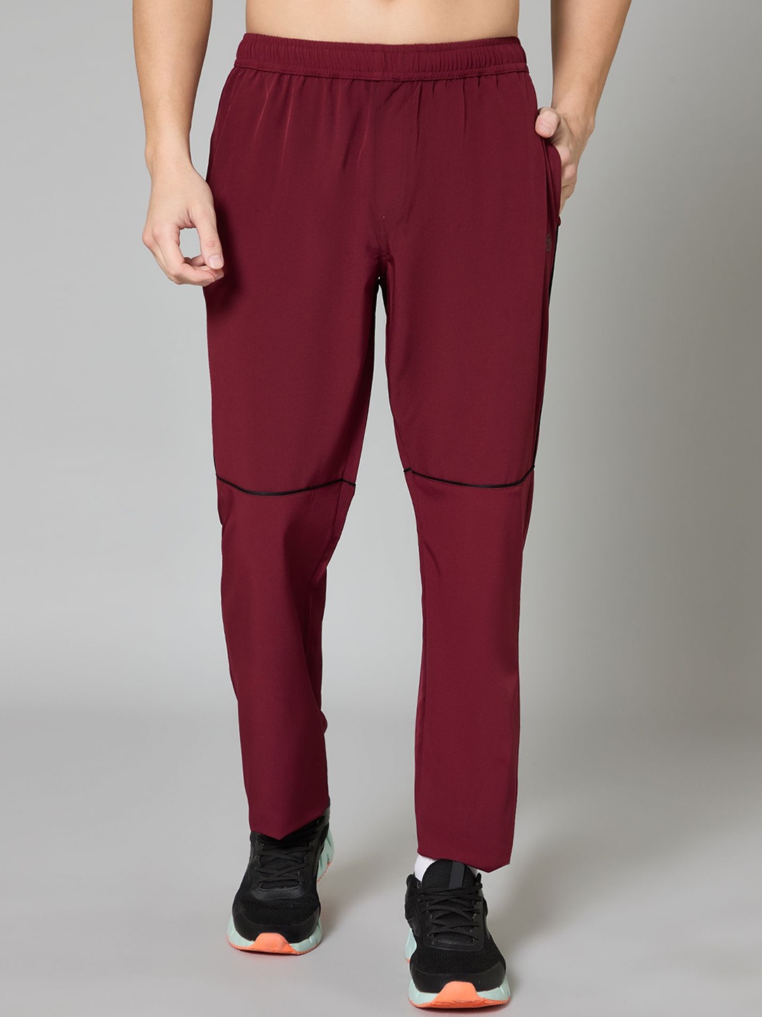 

TURNFIT Men Mid Rise Track Pants, Maroon