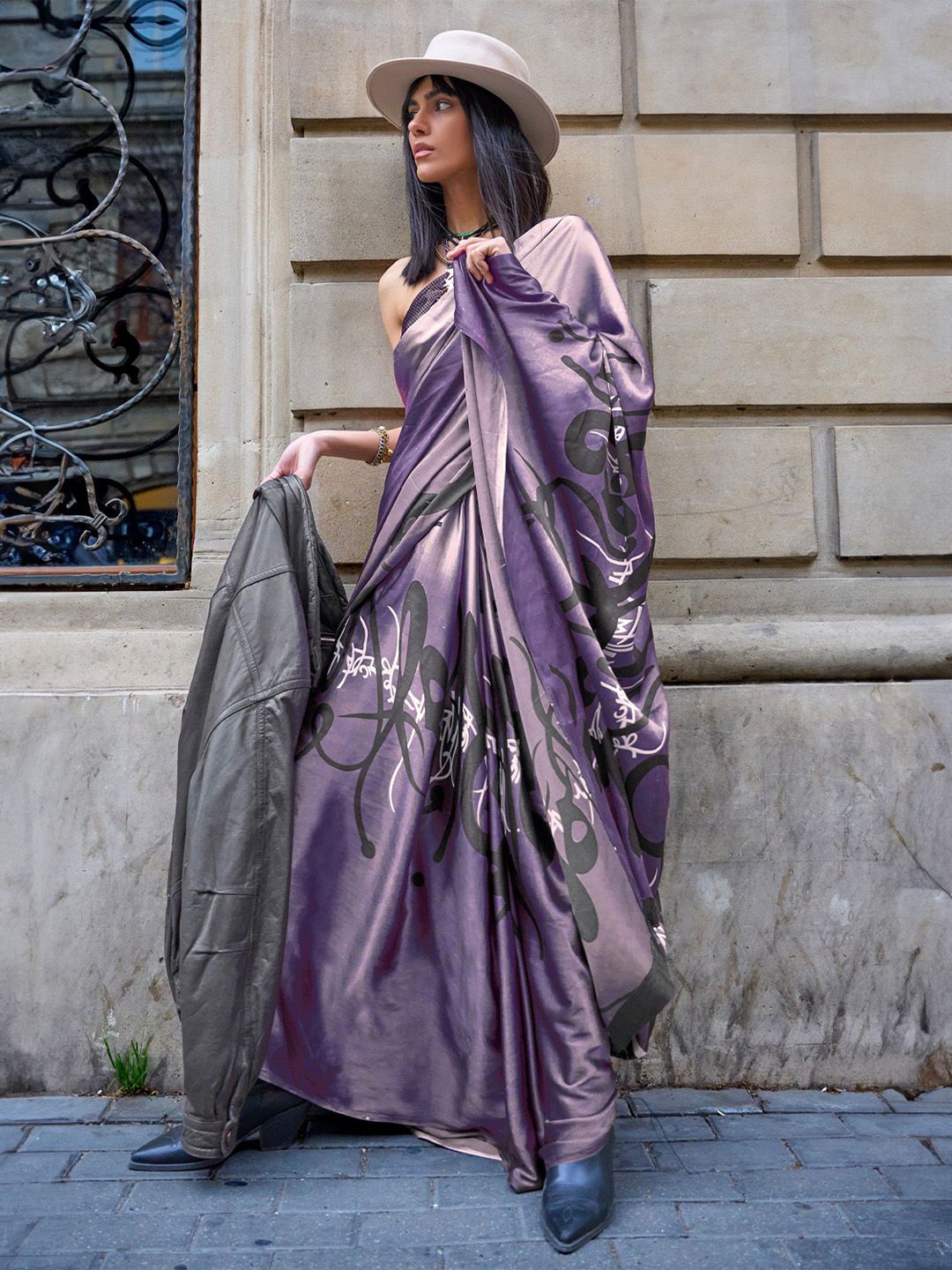 

Ishin Abstract Printed Satin Saree, Purple