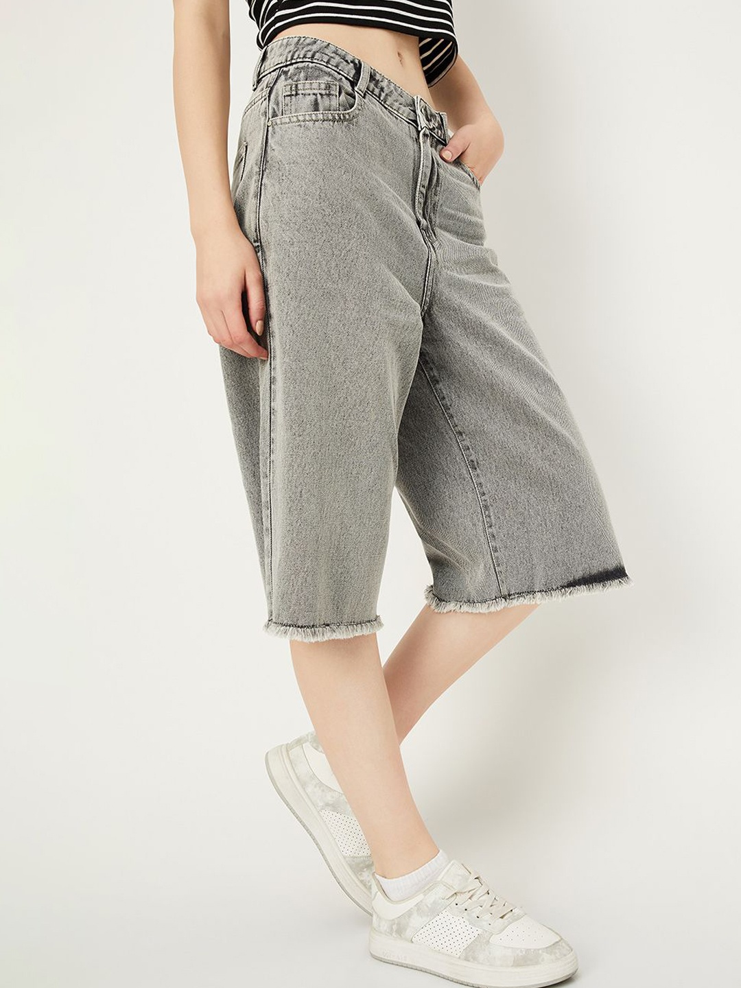 

max Women Mid-Rise Denim Shorts, Grey
