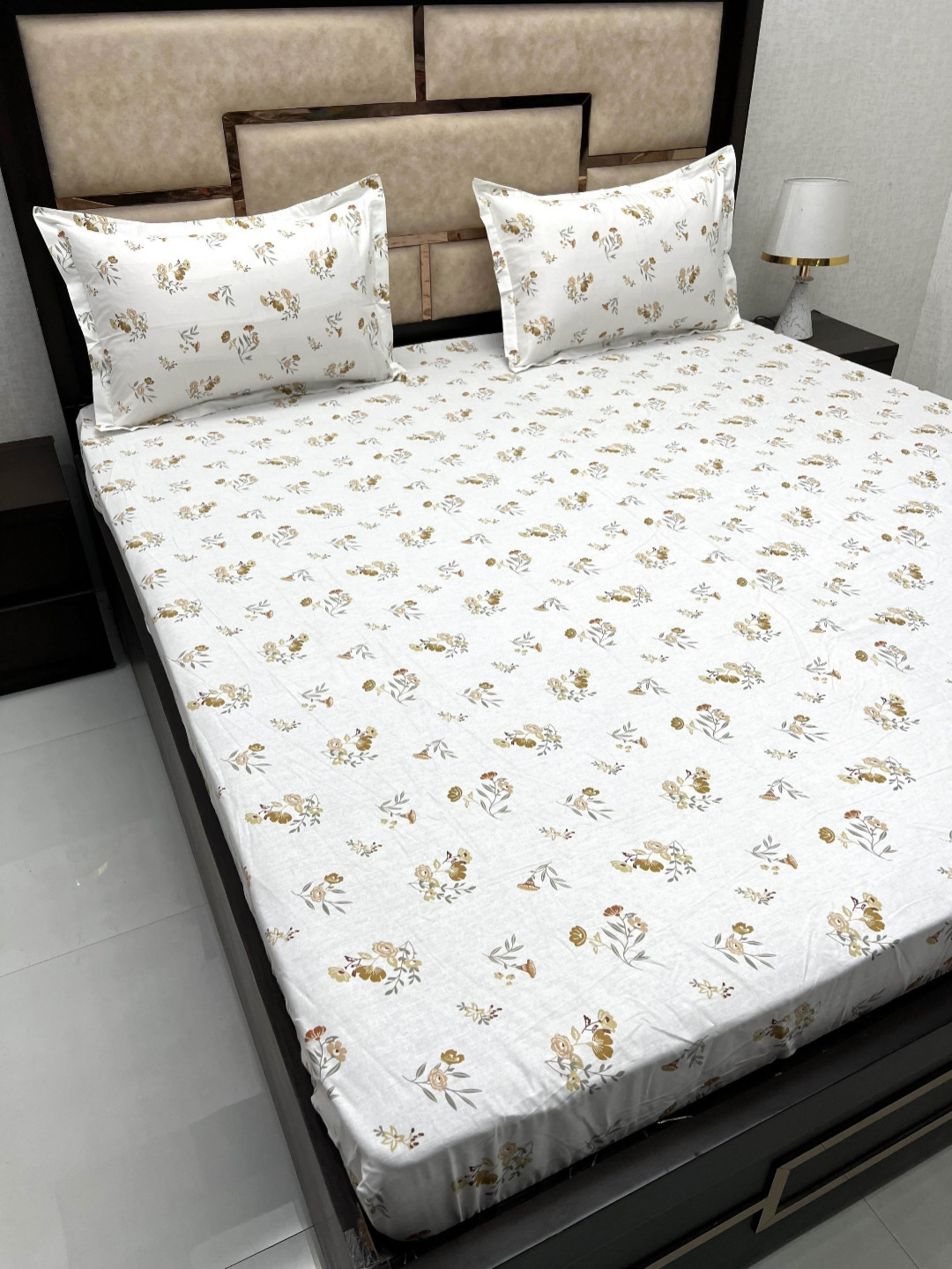 

Pure Decor sapphire White Pure Cotton Floral 380 TC King Bedsheet with 2 Pillow Covers