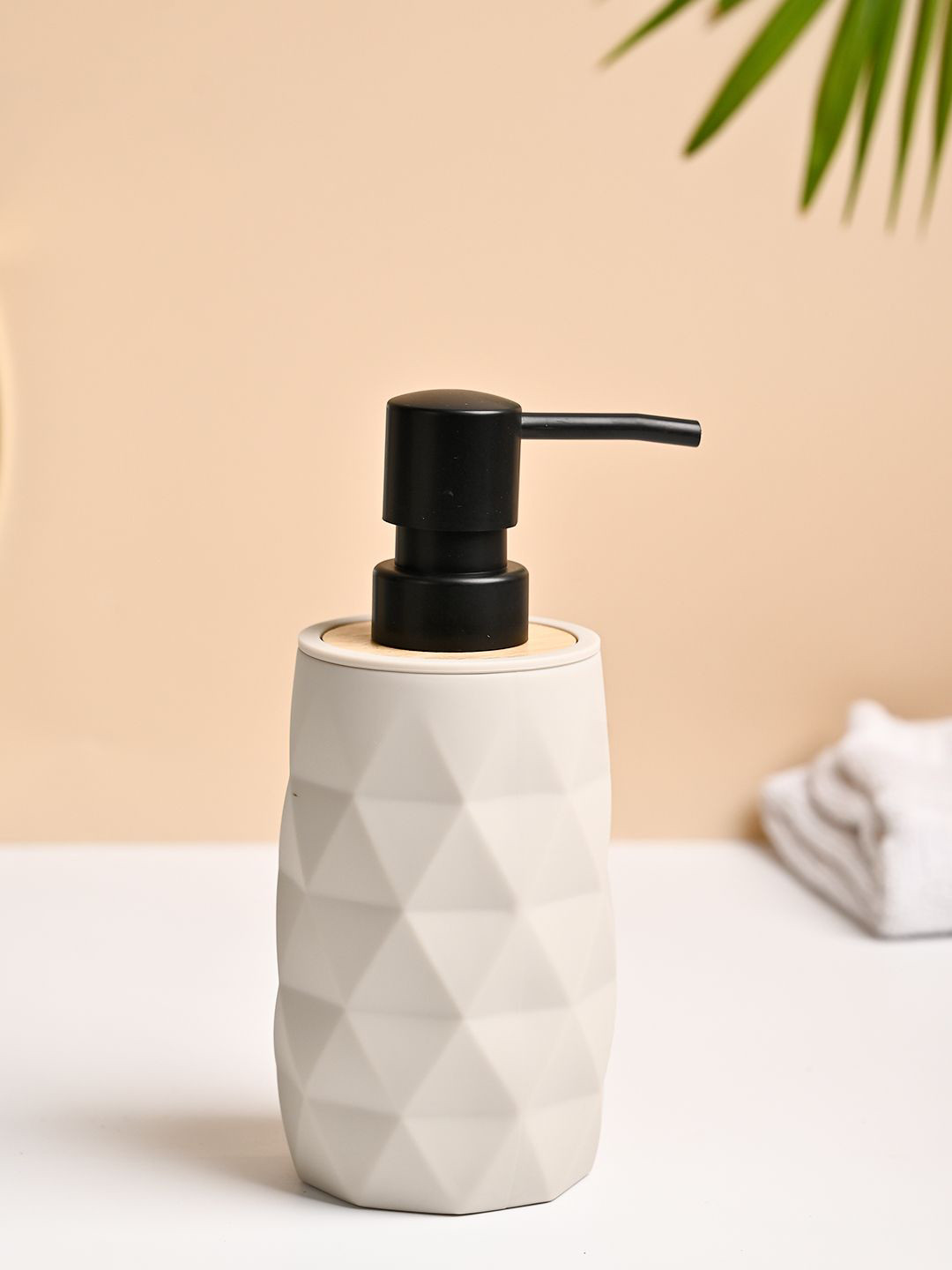 

MARKET99 Grey & Black Geometric Soap Dispenser 250ml