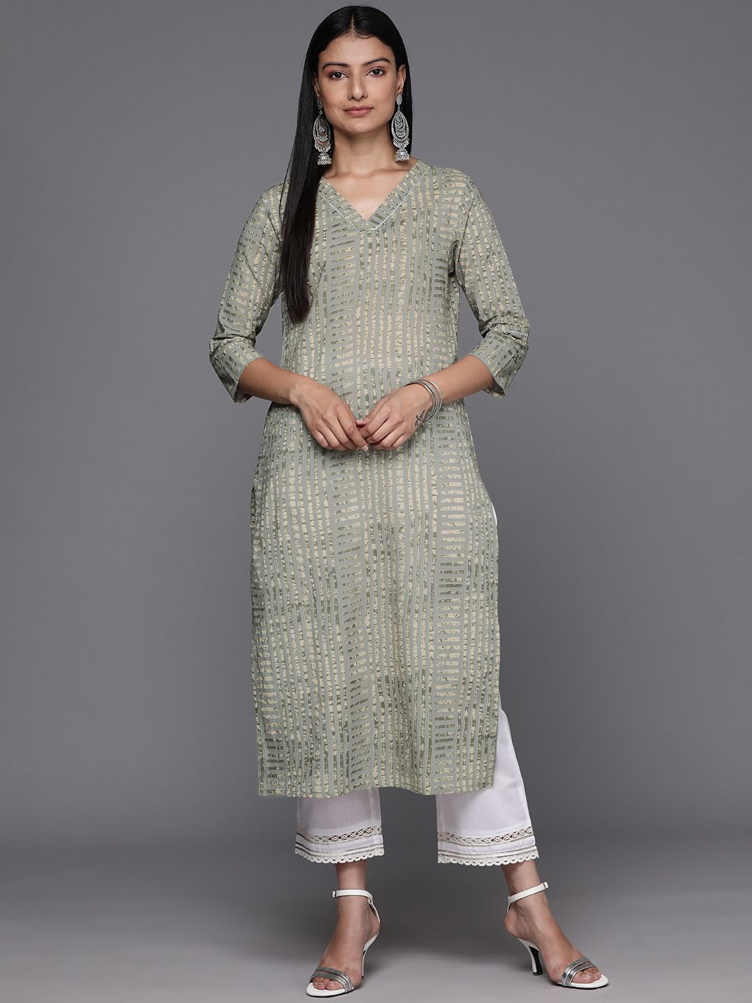 

Varanga Geometric Printed V Neck Cotton Straight Kurta, Grey