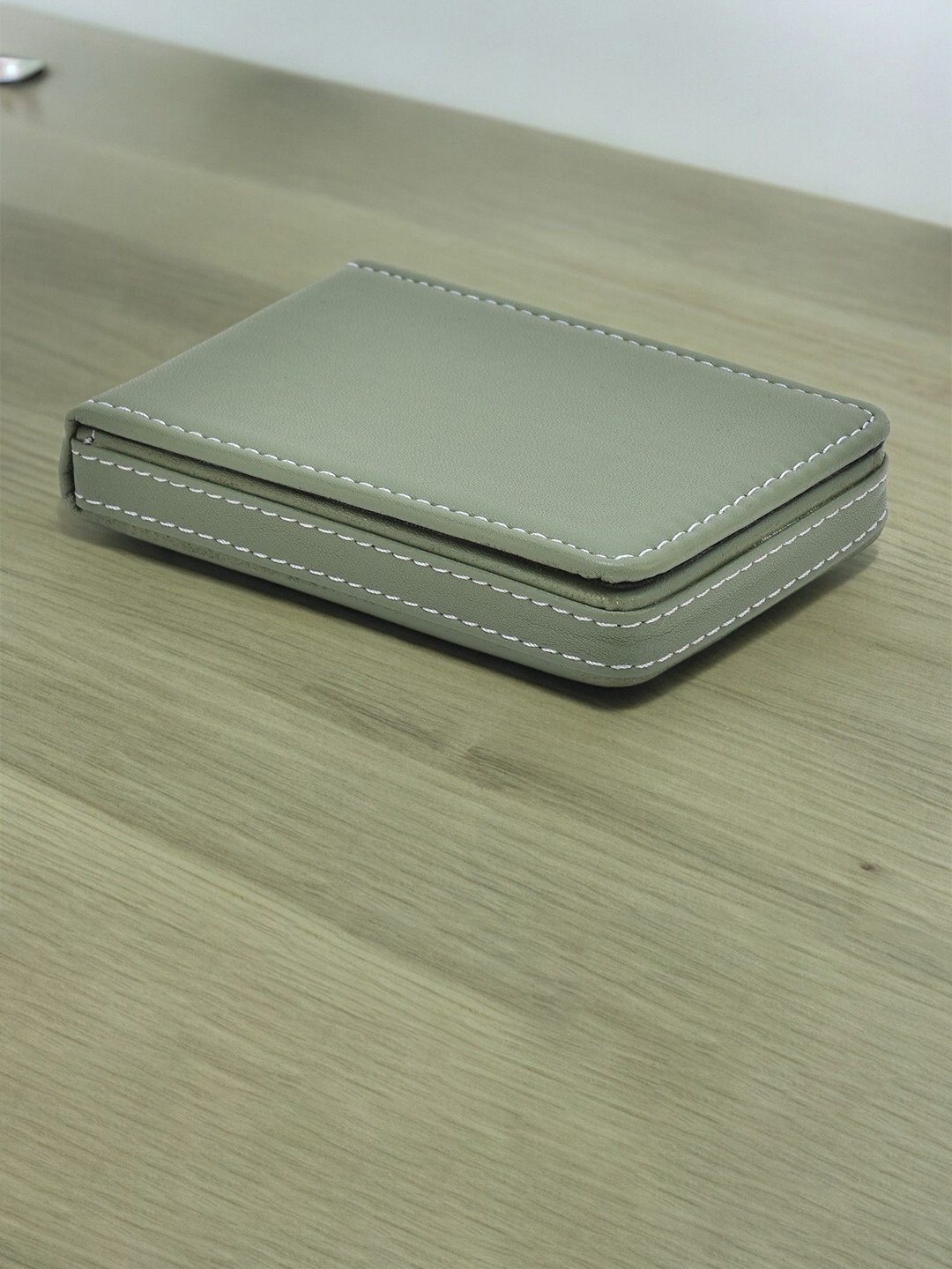 

Kastner Unisex Solid Kiss Clasp Leather Card Holder, Green