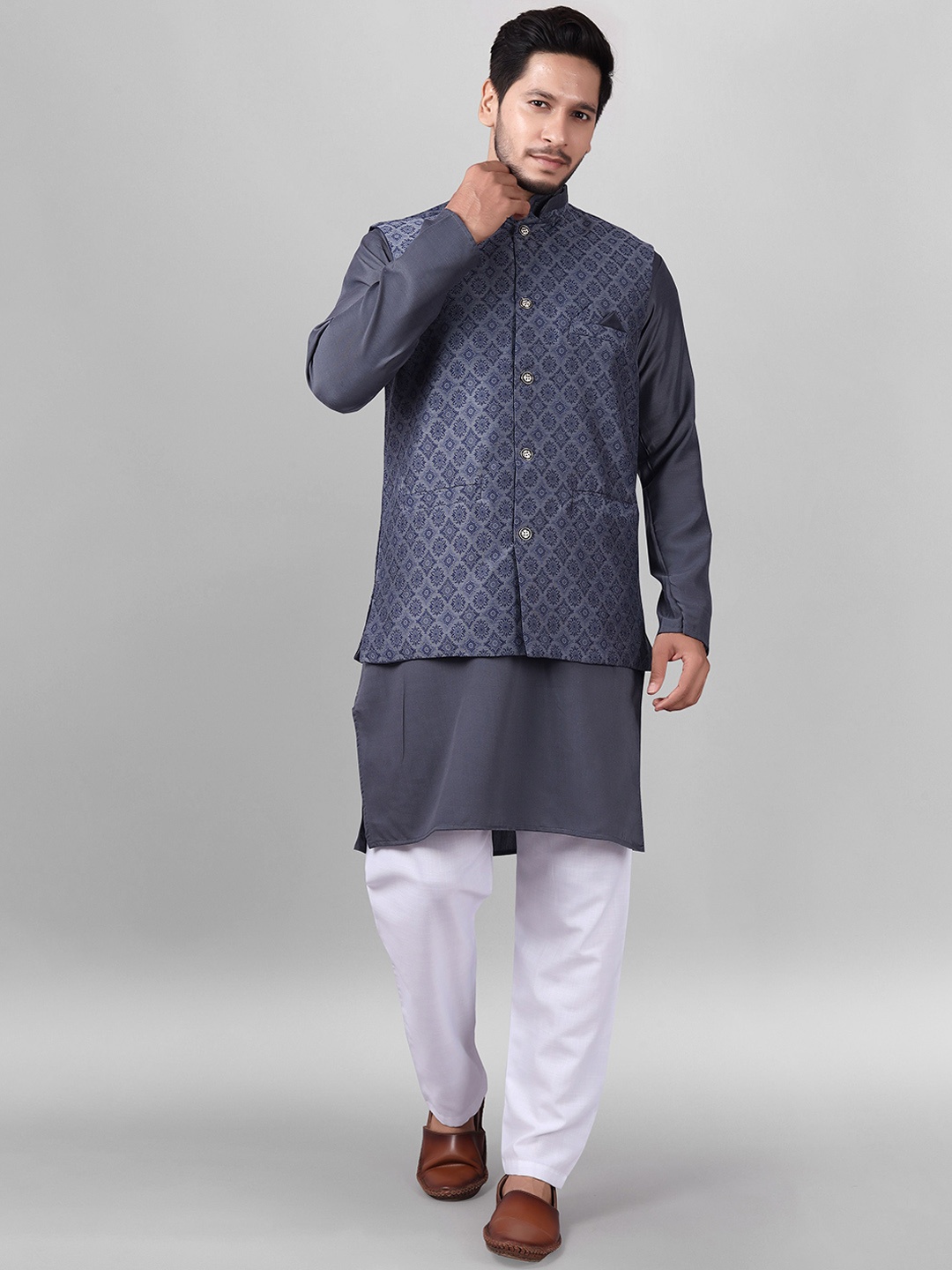 

amzira Mandarin Collar Kurta With Trousers & Jacket, Grey