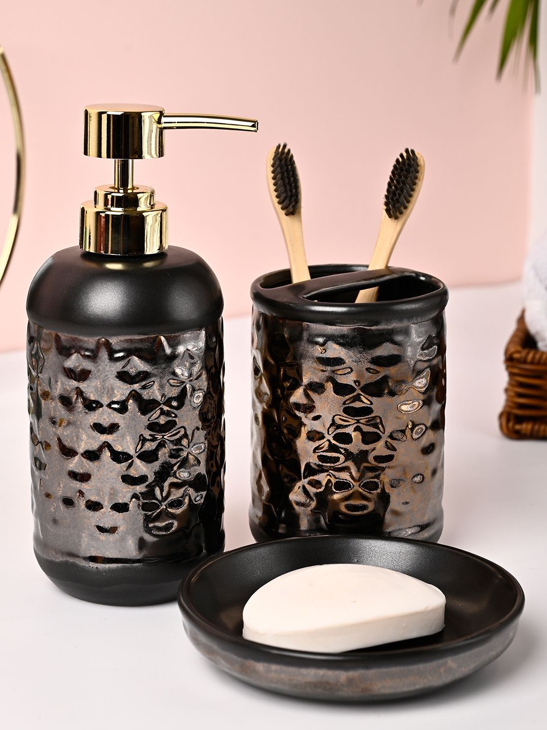 

MARKET99 Black & Gold-Toned 3 pieces Geometric Ceramic Bath Accessories Set