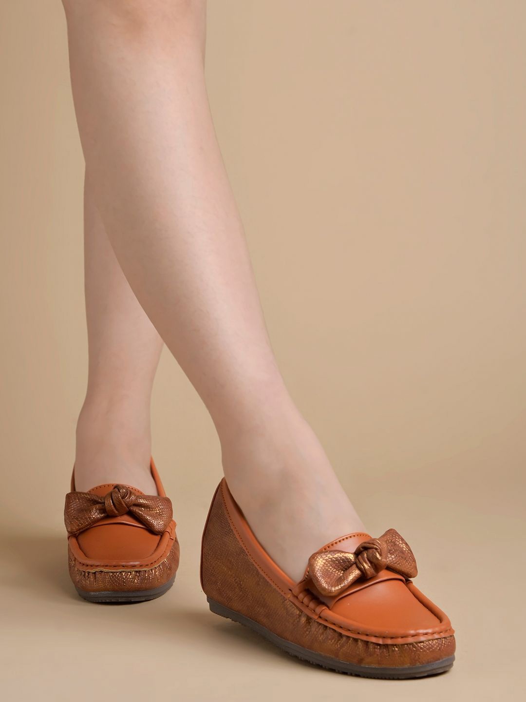 

Shoetopia Women Lightweight Bows Textured Loafers, Tan