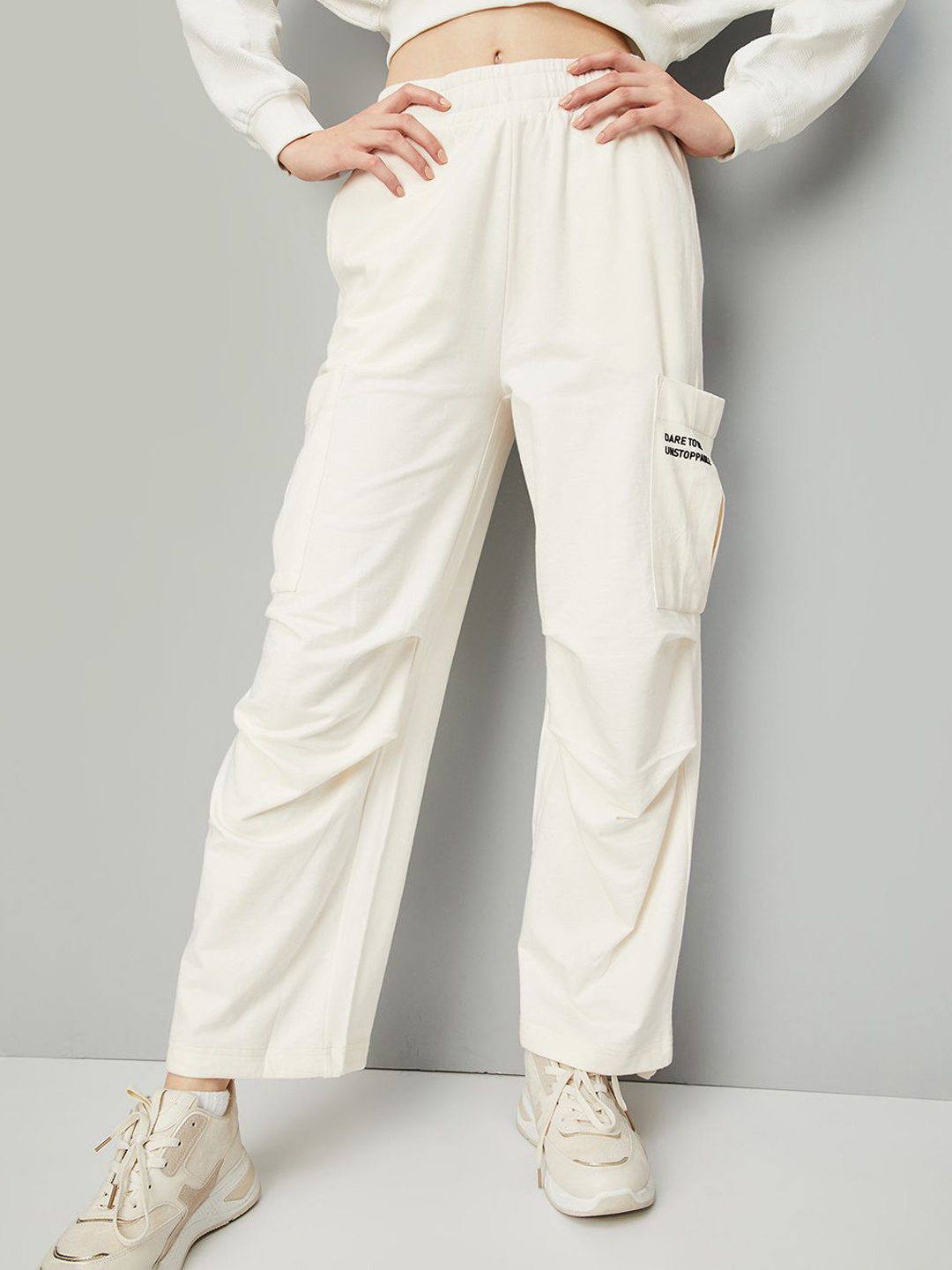 

max Women Pure Cotton Mid-Rise Cargos, Off white