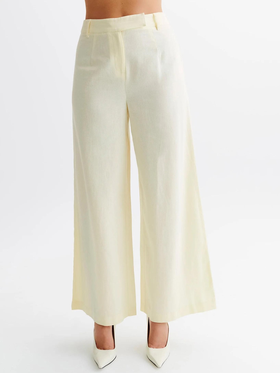 

Bee Boe Women Loose Fit High-Rise Wide Leg Trousers, Cream