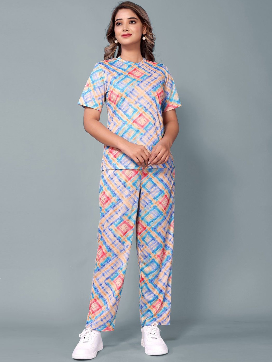 

Siya Fashion Printed T-Shirt & Trousers, Pink