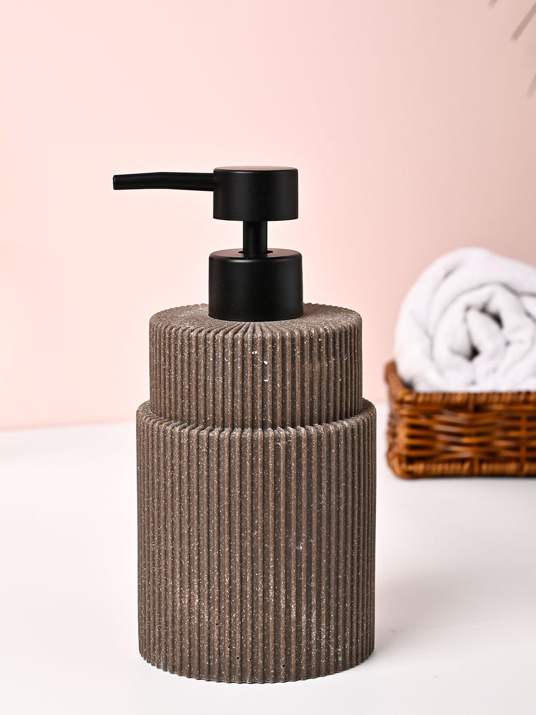 

MARKET99 Brown & Black Textured Soap Dispenser 410ml