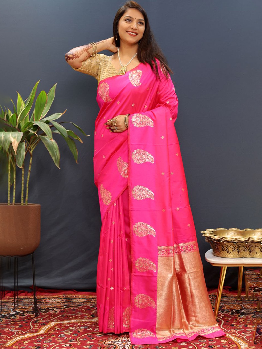 

Royal Rajgharana Saree Woven Design Zari Pure Silk Banarasi Sarees, Pink
