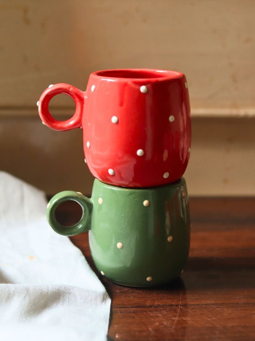 

WEAVING HOMES Red & Green 2 Pieces Printed Ceramic Glossy Mugs