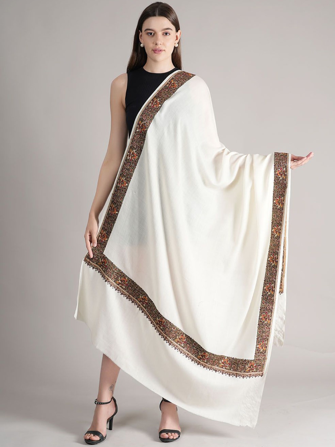 

MUFFLY Floral Embroidered Shawl, White