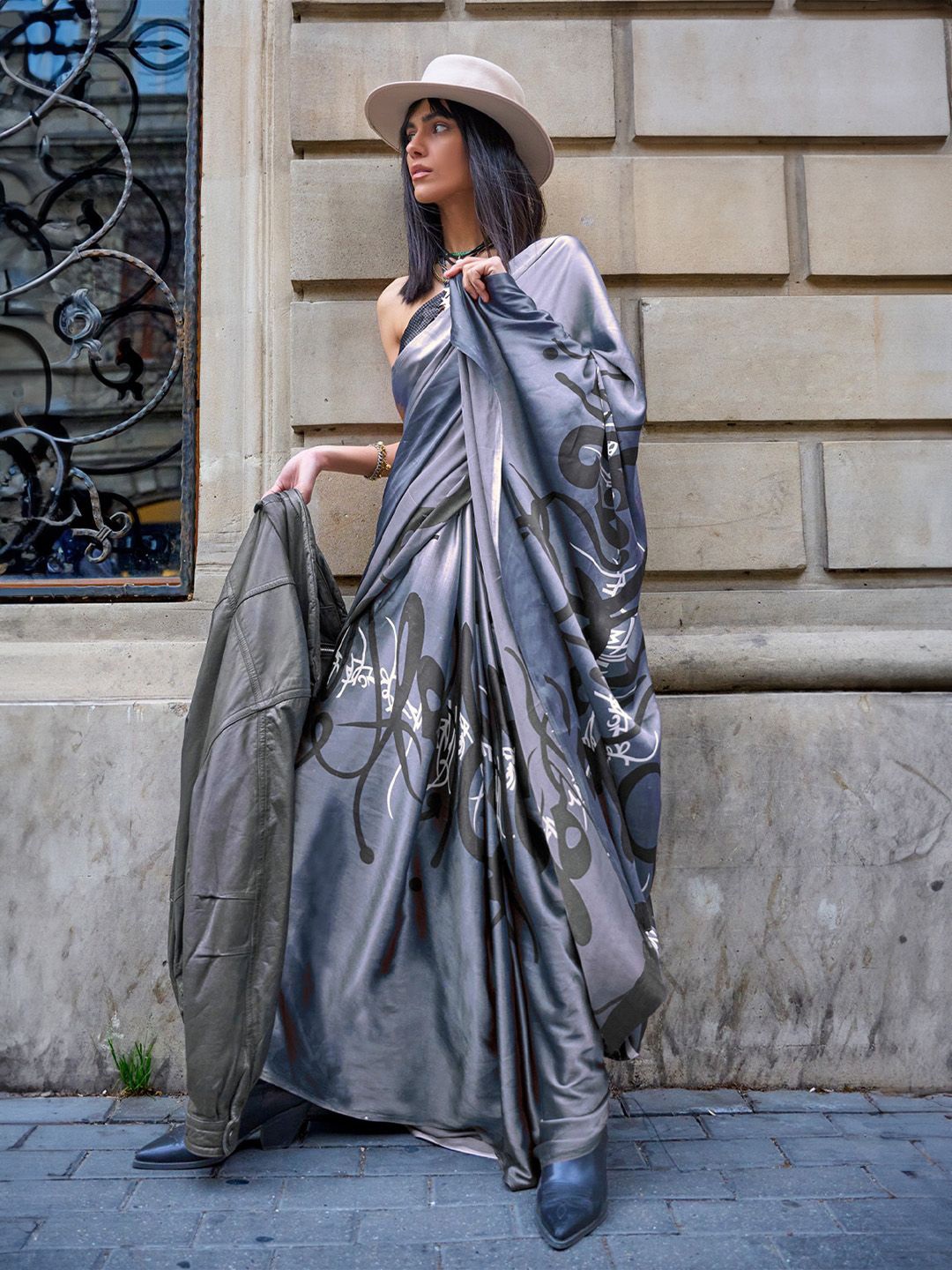 

Ishin Satin Saree, Grey