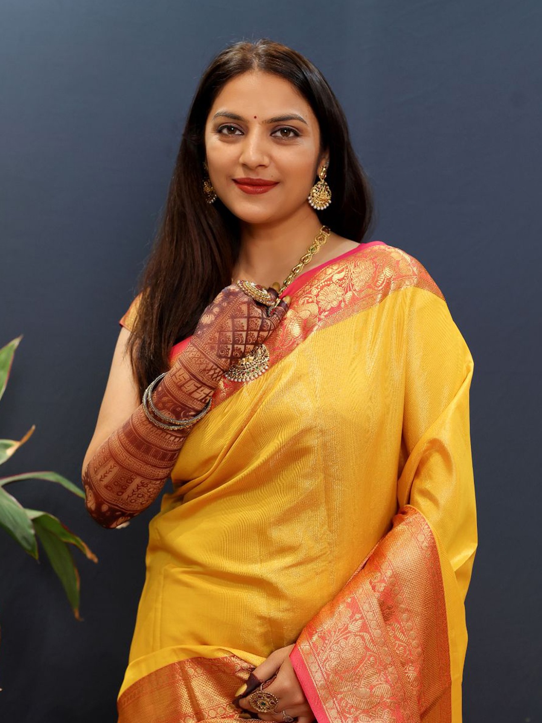 

Royal Rajgharana Saree Woven Design Zari Pure Silk Kanjeevaram Sarees, Yellow