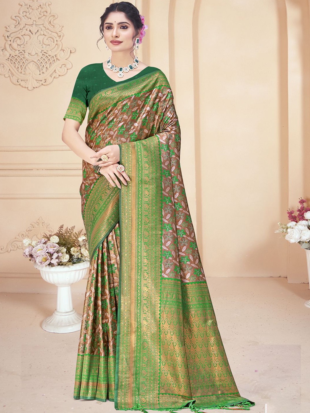 

Ishin Floral Woven Design Zari Ethnic Motifs Saree, Green