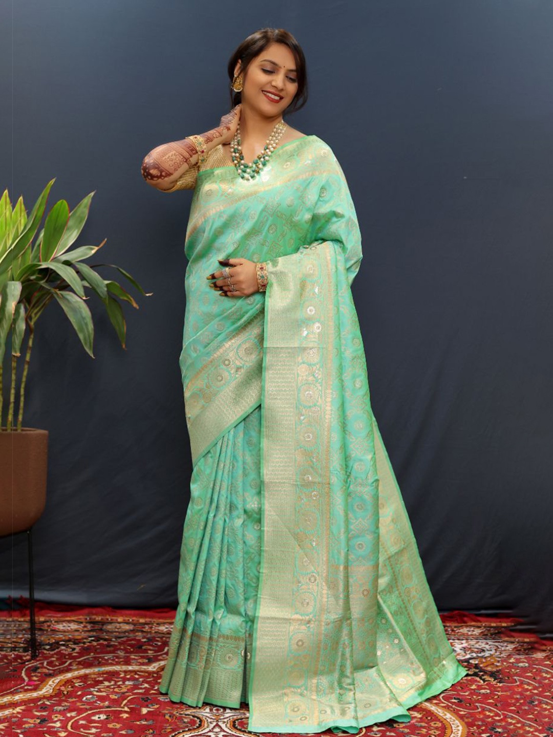 

Royal Rajgharana Saree Ethnic Motifs Zari Pure Silk Bandhani Sarees, Sea green