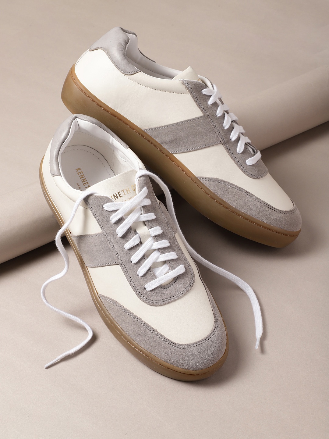 

Kenneth Cole Men Leather Colourblocked Sneakers, White