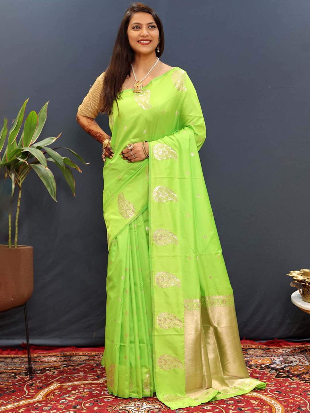 

Royal Rajgharana Saree Woven Design Zari Pure Silk Banarasi Sarees, Lime green