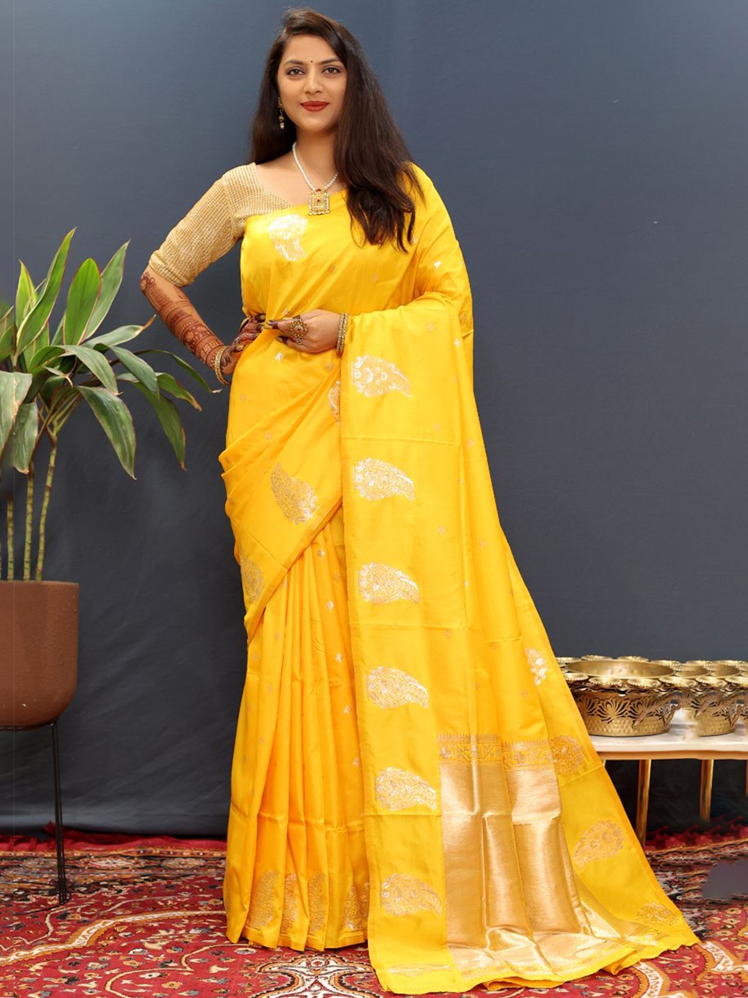 

Royal Rajgharana Saree Woven Design Zari Pure Silk Banarasi Sarees, Yellow