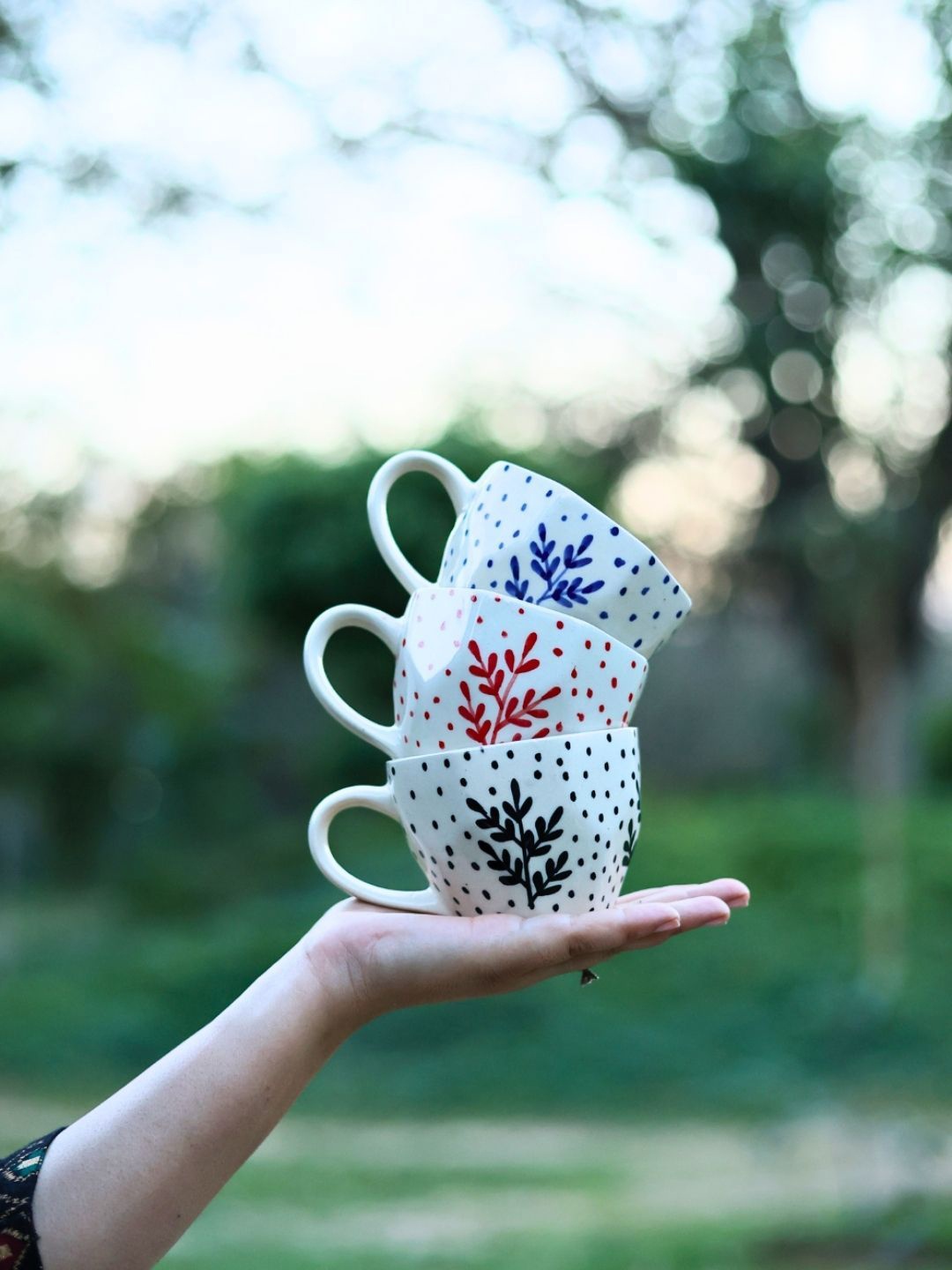 

WEAVING HOMES White & Red 3 Pieces Floral Printed Ceramic Glossy Finished Mugs 220 ml