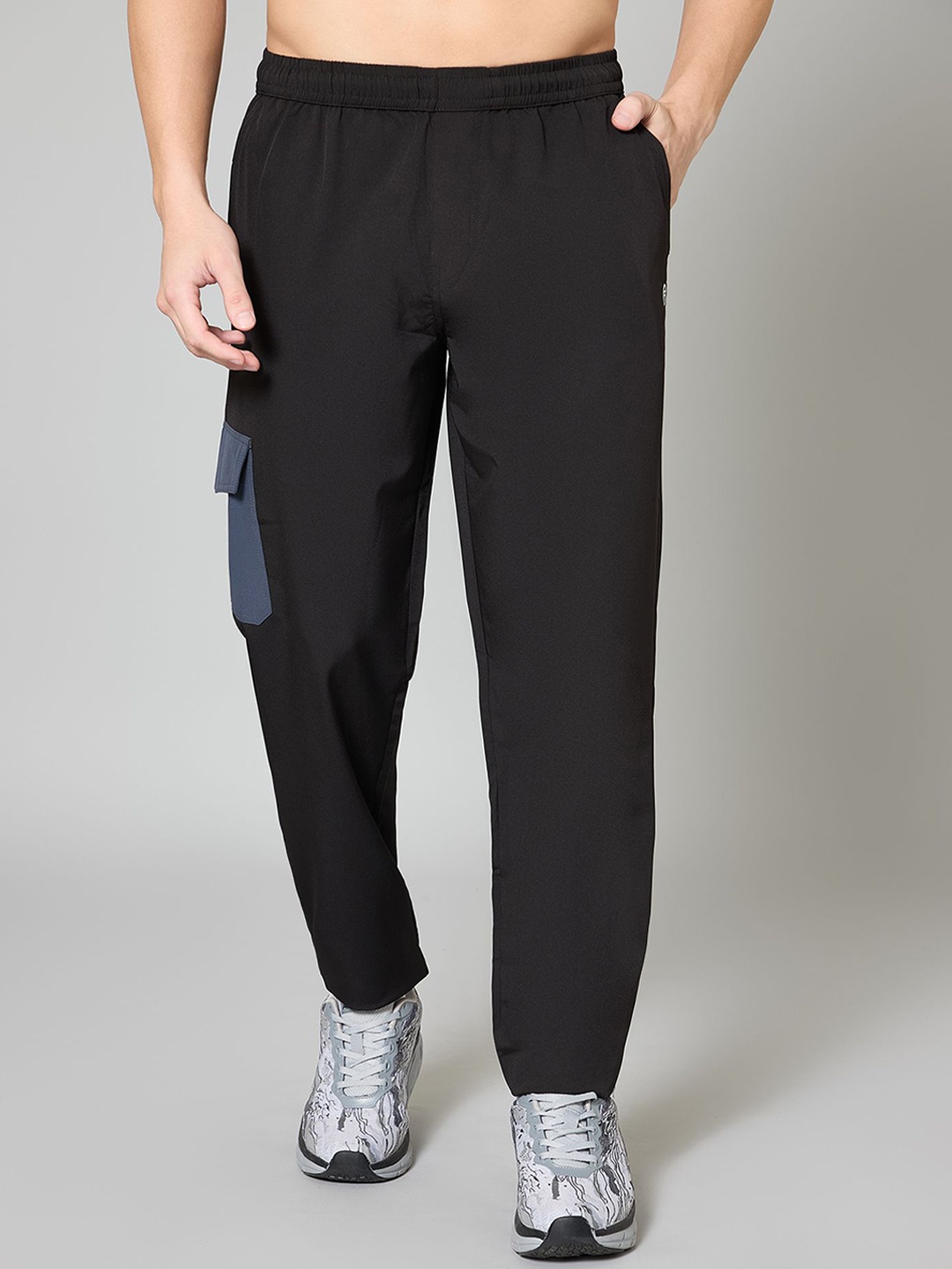 

TURNFIT Men Regular Fit Mid Rise Track Pants, Black