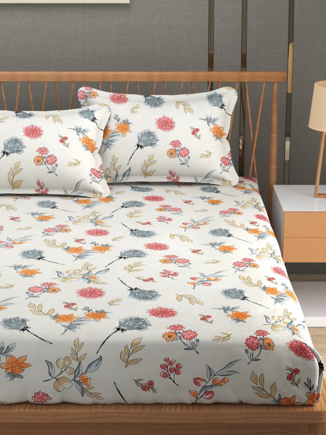 

MallowWorld Mauve & Cream Microfiber Floral 200 TC Queen Bedsheet with 2 Pillow Covers