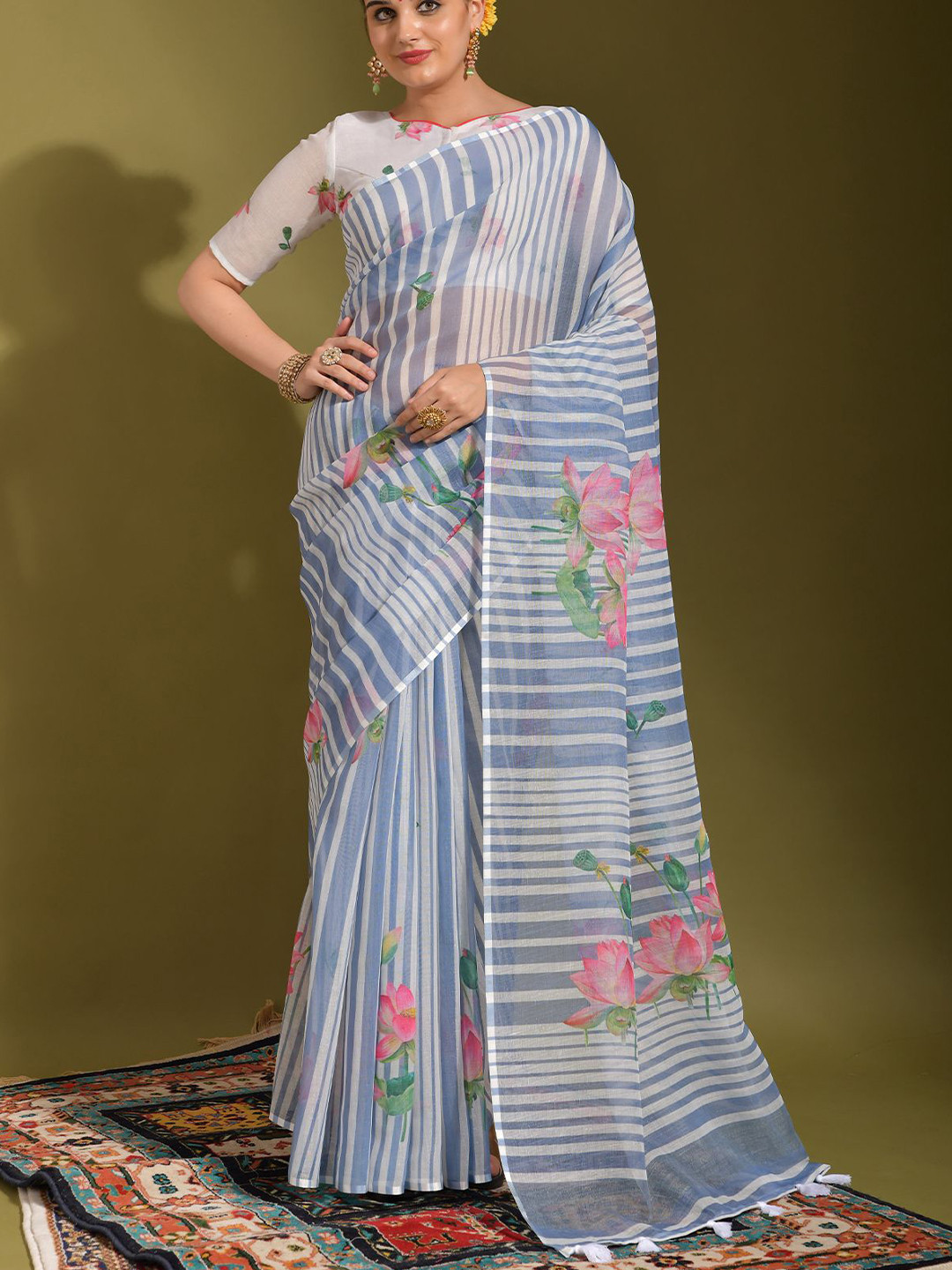 

Globon Impex Floral Striped Printed Saree With Tassels, White