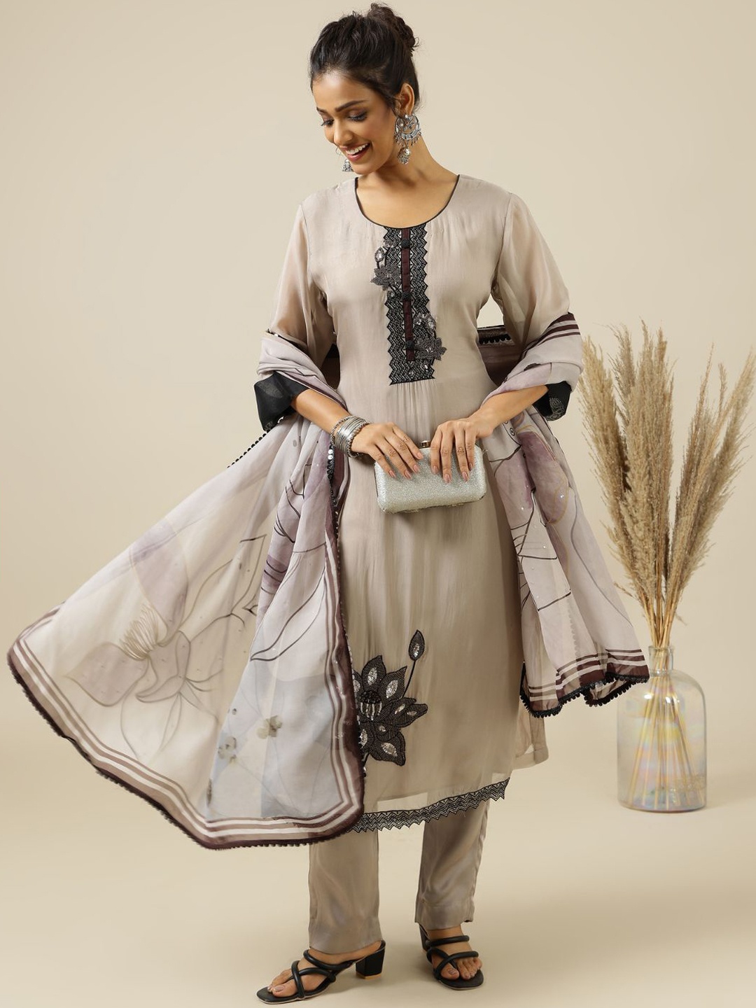 

Shreeka Embroidered Kurta With Trouser & Dupatta, Grey