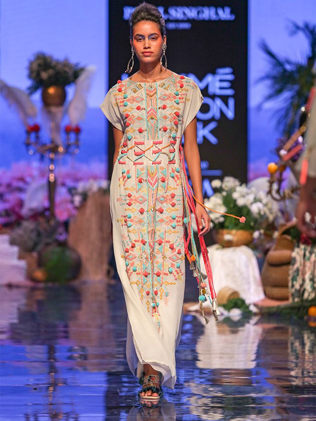 

Payal Singhal Women Embroidered Round Neck Short Sleeves Kaftan Maxi Dress, White