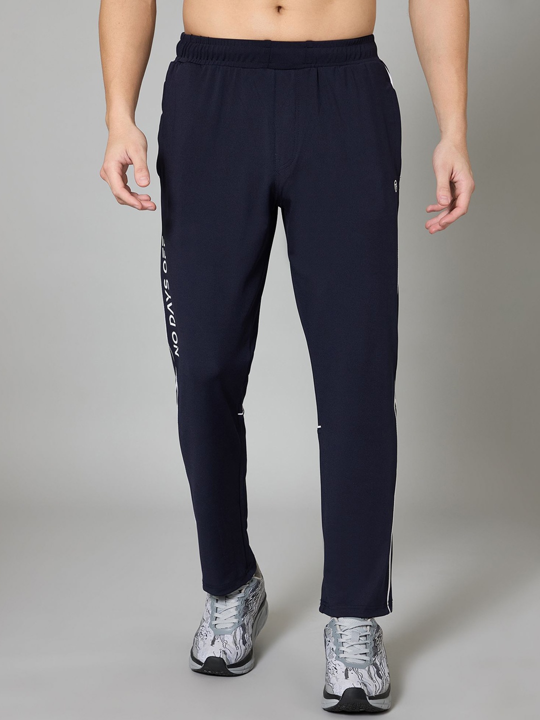 

TURNFIT Men Printed Mid Rise Dry Fit Track Pants, Navy blue