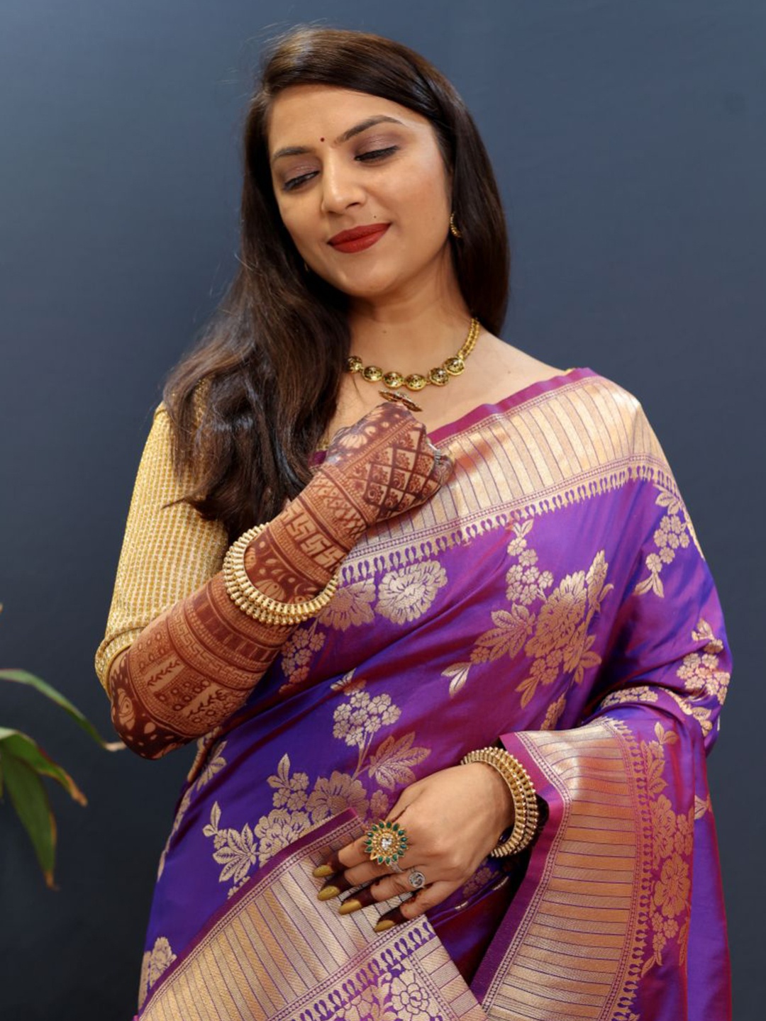 

Royal Rajgharana Saree Woven Design Zari Pure Silk Banarasi Sarees, Purple