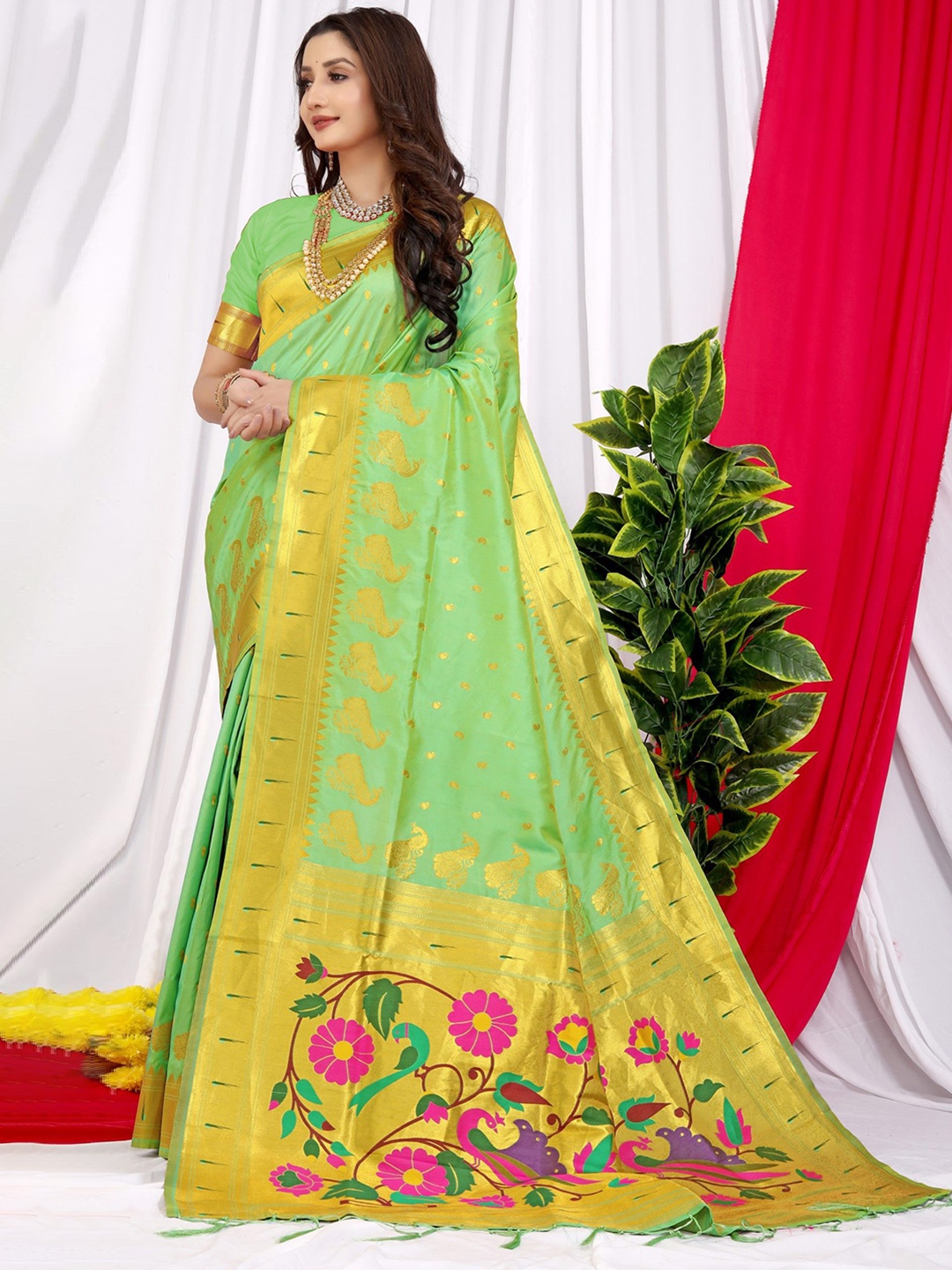 

LeeliPeeri Designer Paisley Motif Zari Woven Paithani Saree, Lime green
