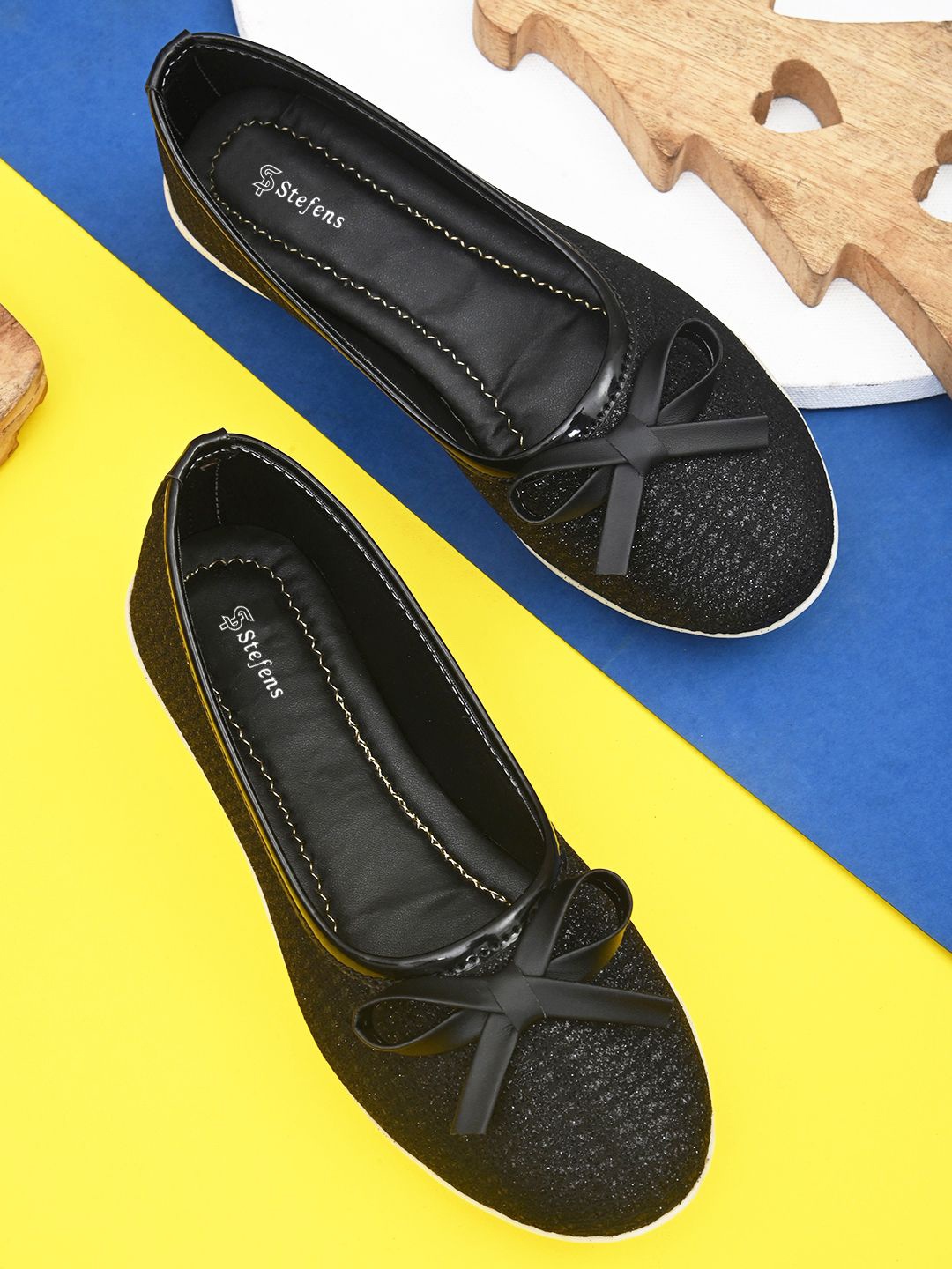 

STEFENS Girls Lightweight Slip-On Sneakers, Black
