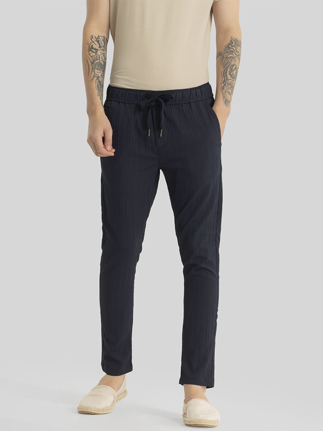 

Snitch Men Striped Smart Slim Fit Regular Trousers, Navy blue