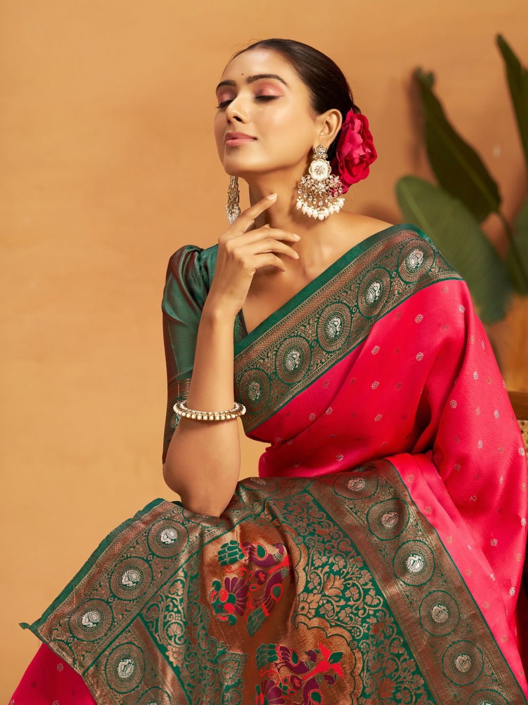 

Kalini Silk Blend Woven Paithani Saree with Blouse Piece, Pink
