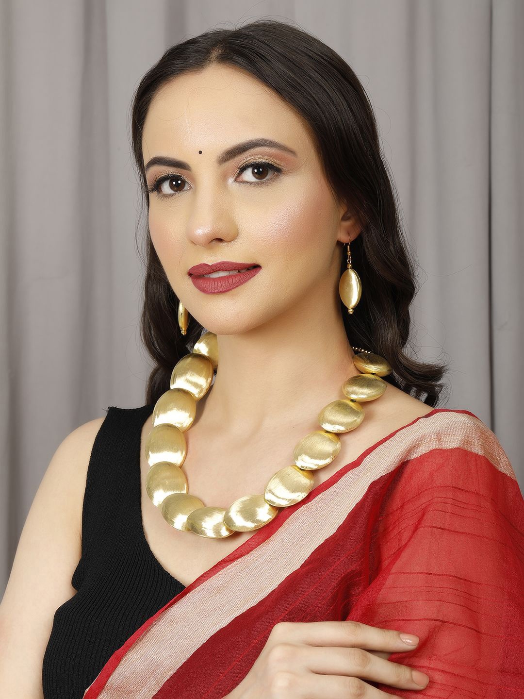 

VIVAZS 18KT Gold Plated Shell Motif Choker Necklace With Drop Earrings