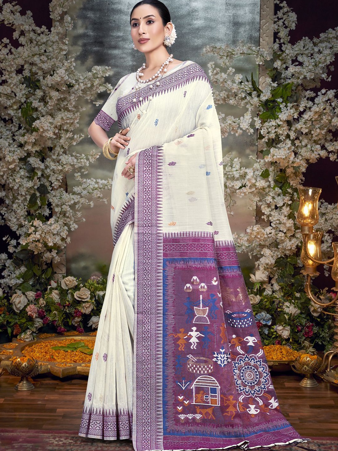 

Ishin Woven Design Ethnic Motifs Saree, Cream