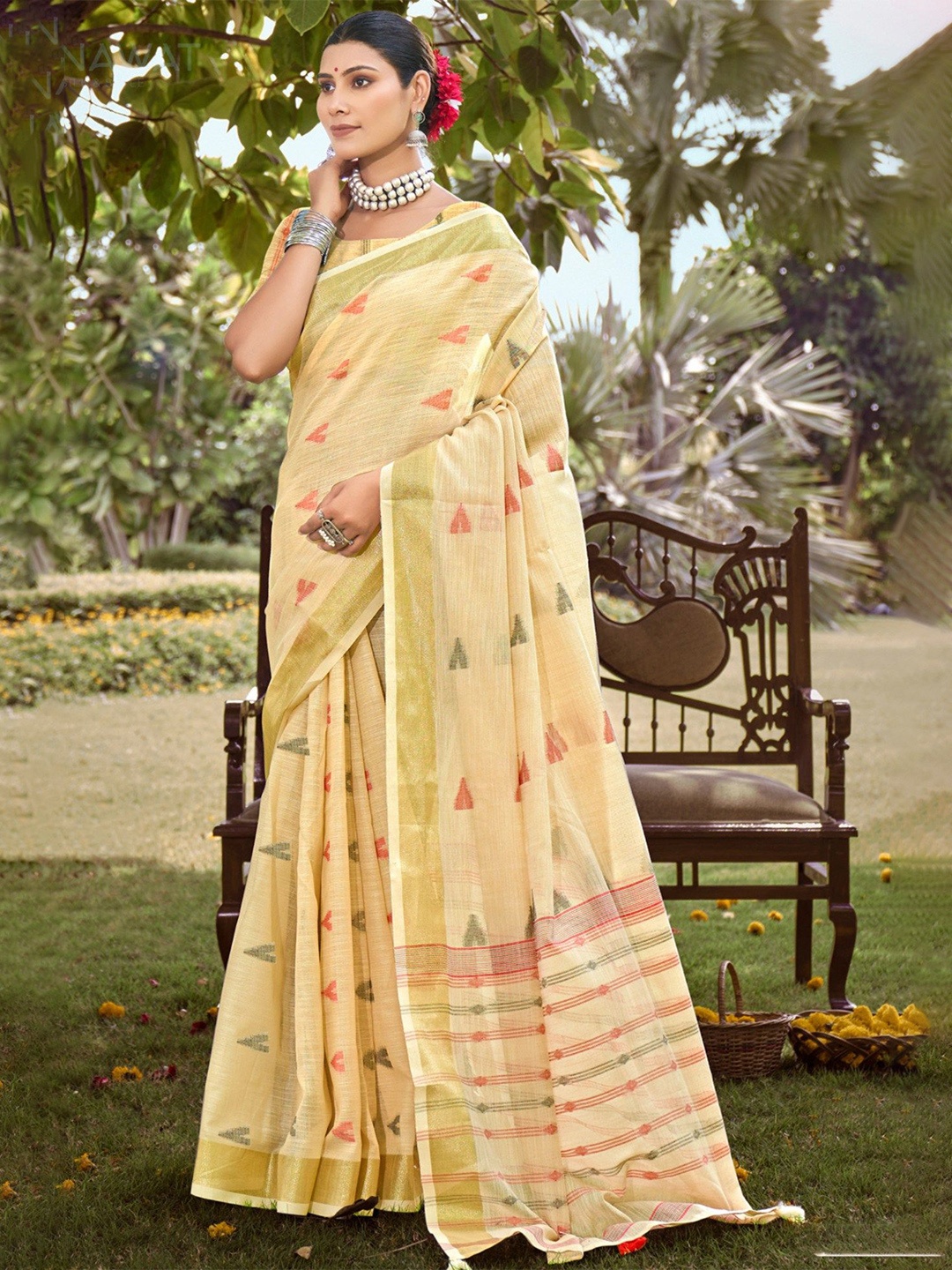 

MySilkLove Printed Zari Ethnic Motifs Saree, Yellow