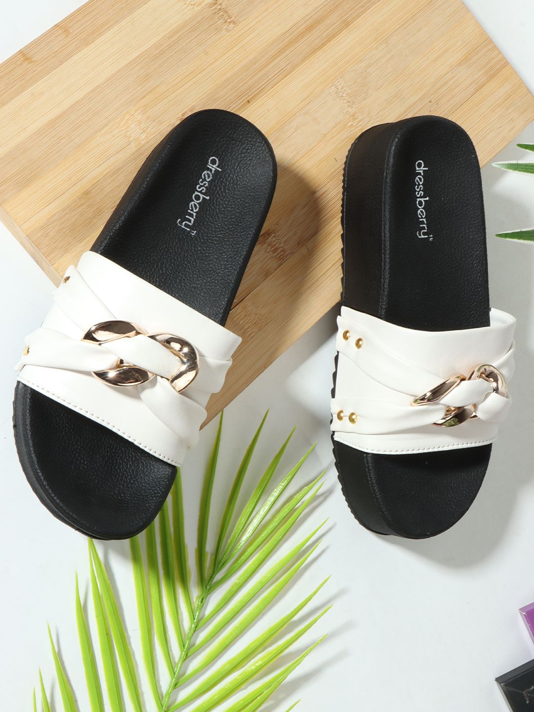 

DressBerry Colourblocked Flatform Sandals, White