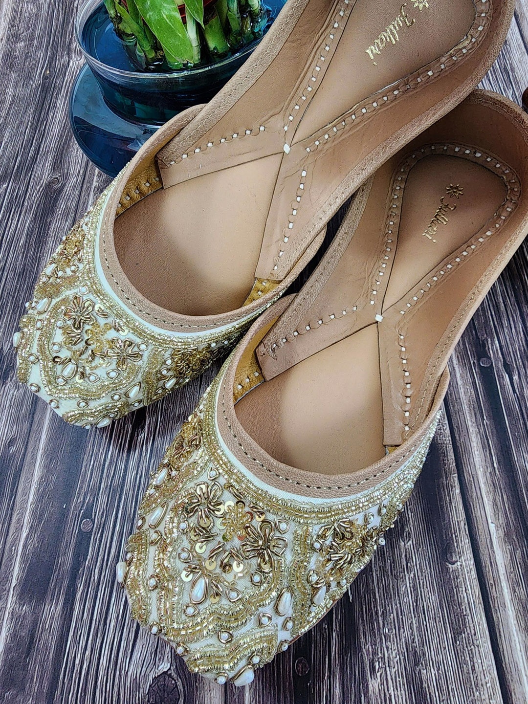 

Fulkari Women Embellished Mojaris Flats, Beige