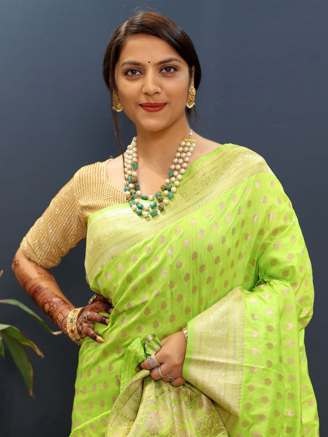 

Royal Rajgharana Saree Woven Design Zari Pure Silk Banarasi Sarees, Lime green