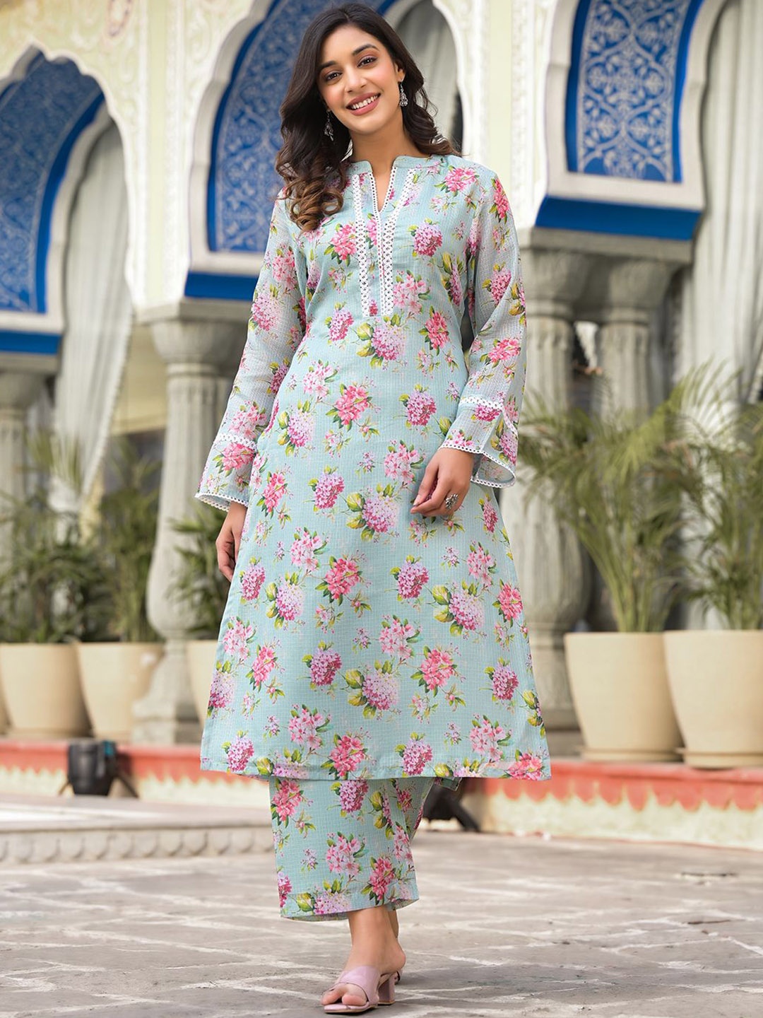

Varanga Floral Printed Mandarin Collar Regular Kurta With Trousers, Sea green