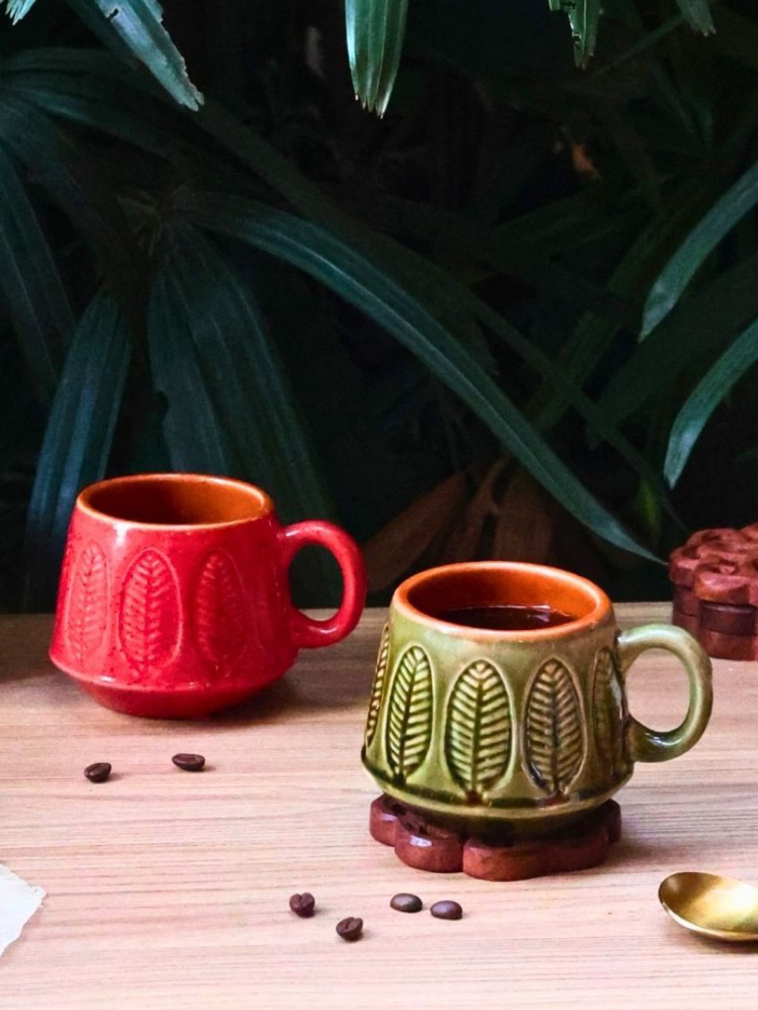 

WEAVING HOMES Red & Green 2 Pieces Textured Ceramic Glossy Mugs 200 ml Each