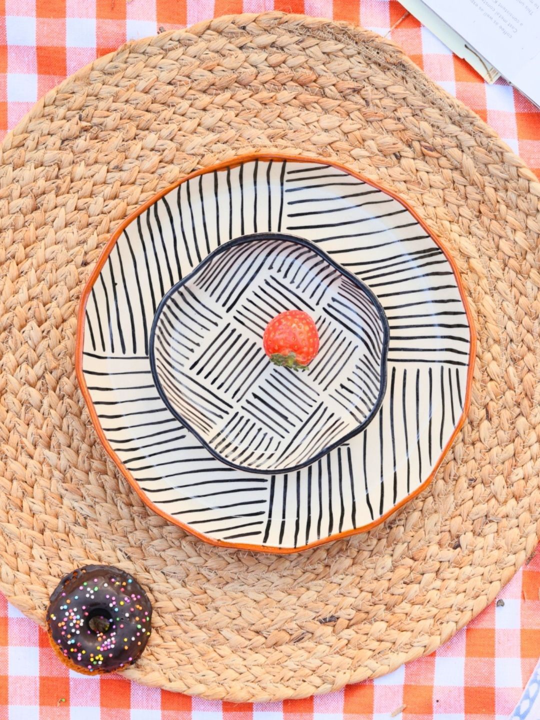 

WEAVING HOMES Black & White 2 Pieces Printed Ceramic Dessert Plates