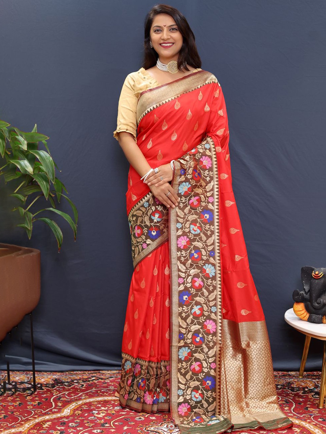 

Royal Rajgharana Saree Woven Design Zari Pure Silk Sarees, Red
